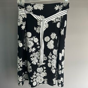 EMERGENCY EXIT size 7 Floral Black and White Skirt with Belt